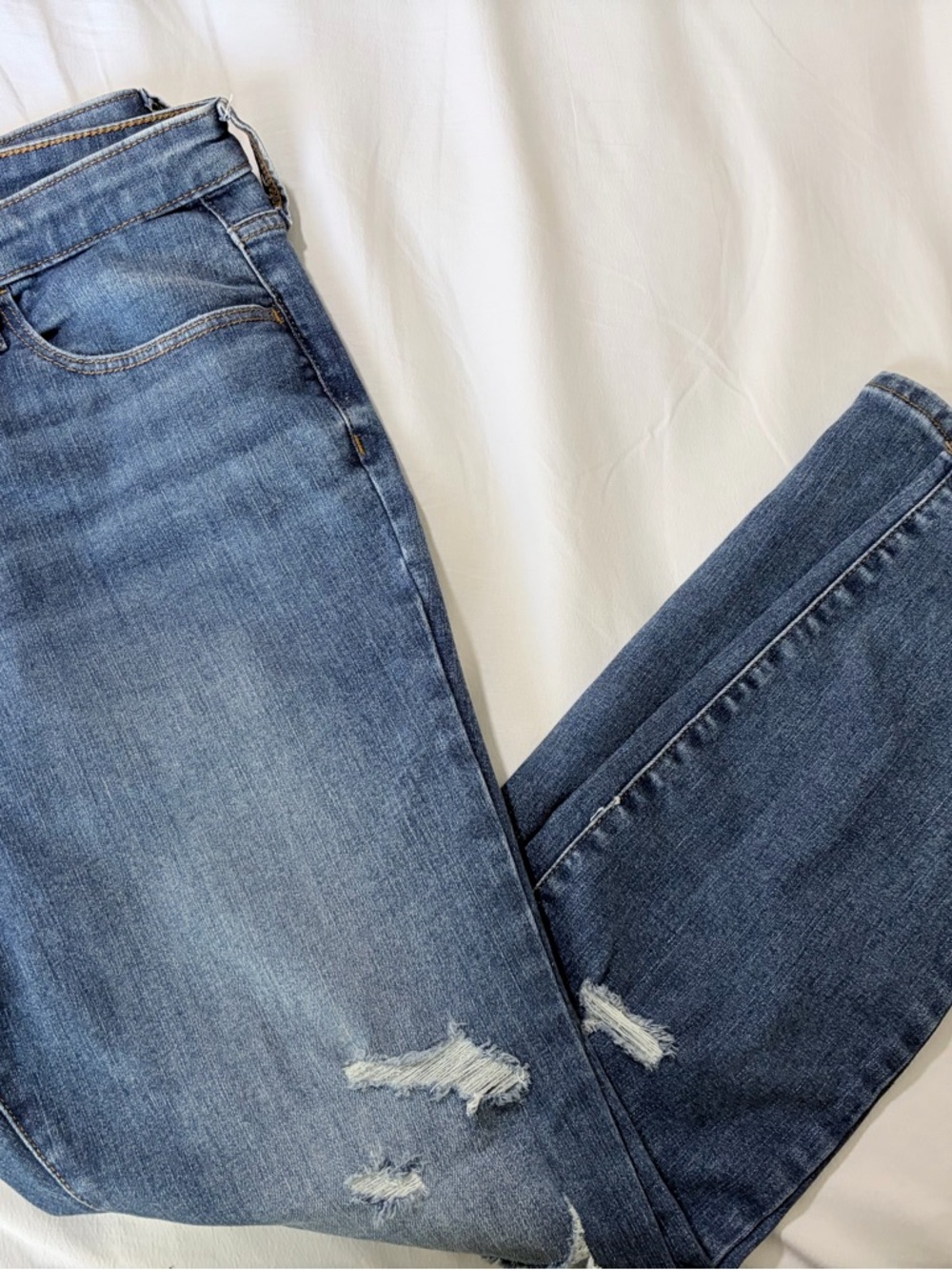 Universal Thread Skinny Jeans in Faded Blue with Distressed Details